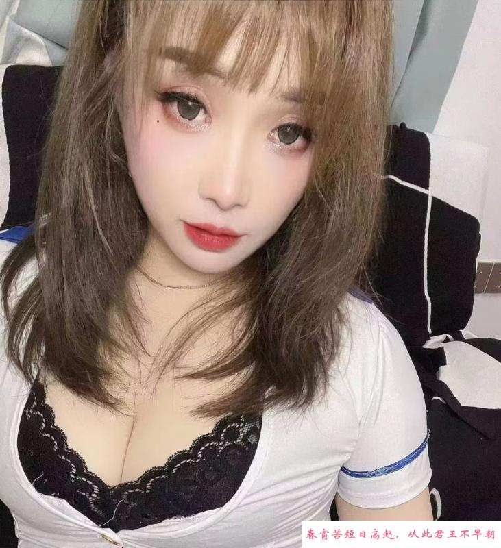 兼职美女依依 第3张