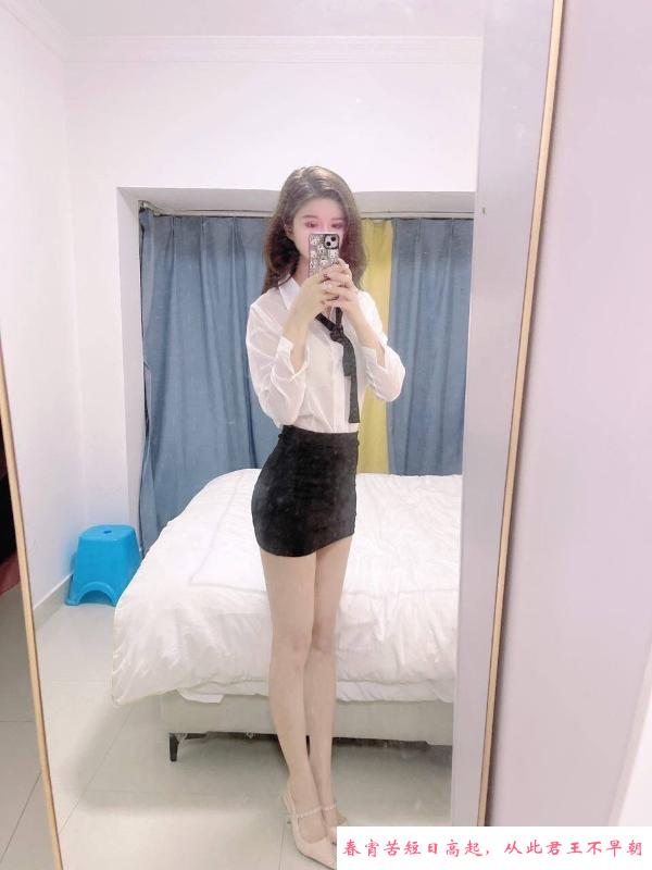 身材白嫩长腿小美女 第1张