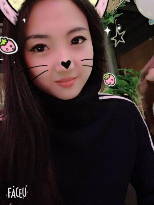 启迪大街清纯型女女 第1张