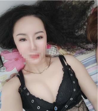 刚下水的性感丝袜骚妇 第2张