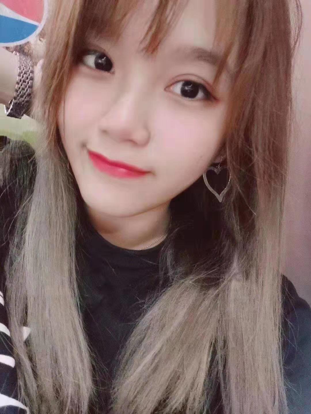 大连大连开发区超级白嫩20岁左右可爱小美女 第2张