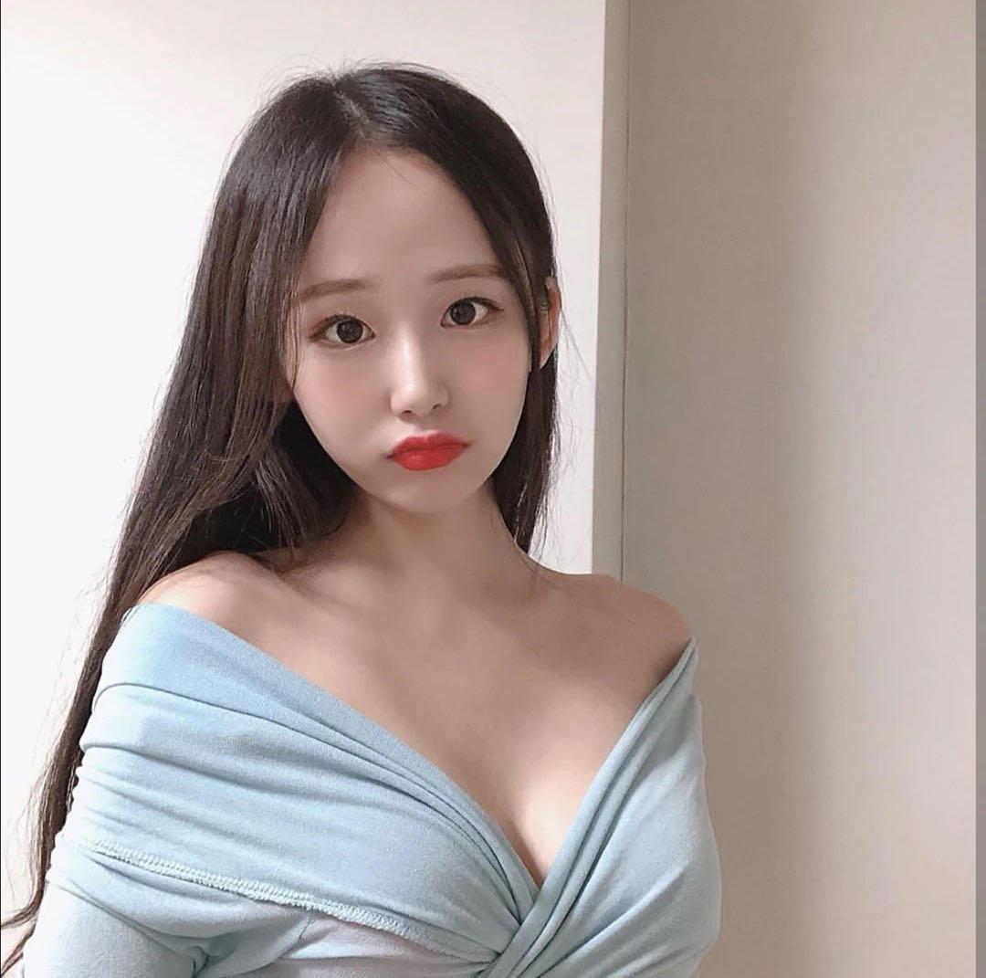 2020年9月6性感妩媚的妹子，身材够劲爆 第1张