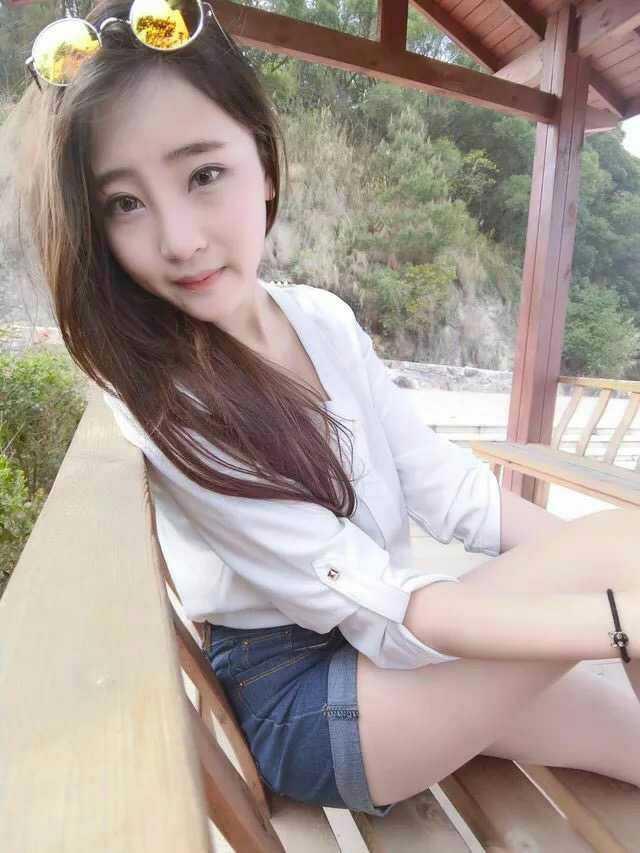 微信兼职女，身材太霸道 第2张