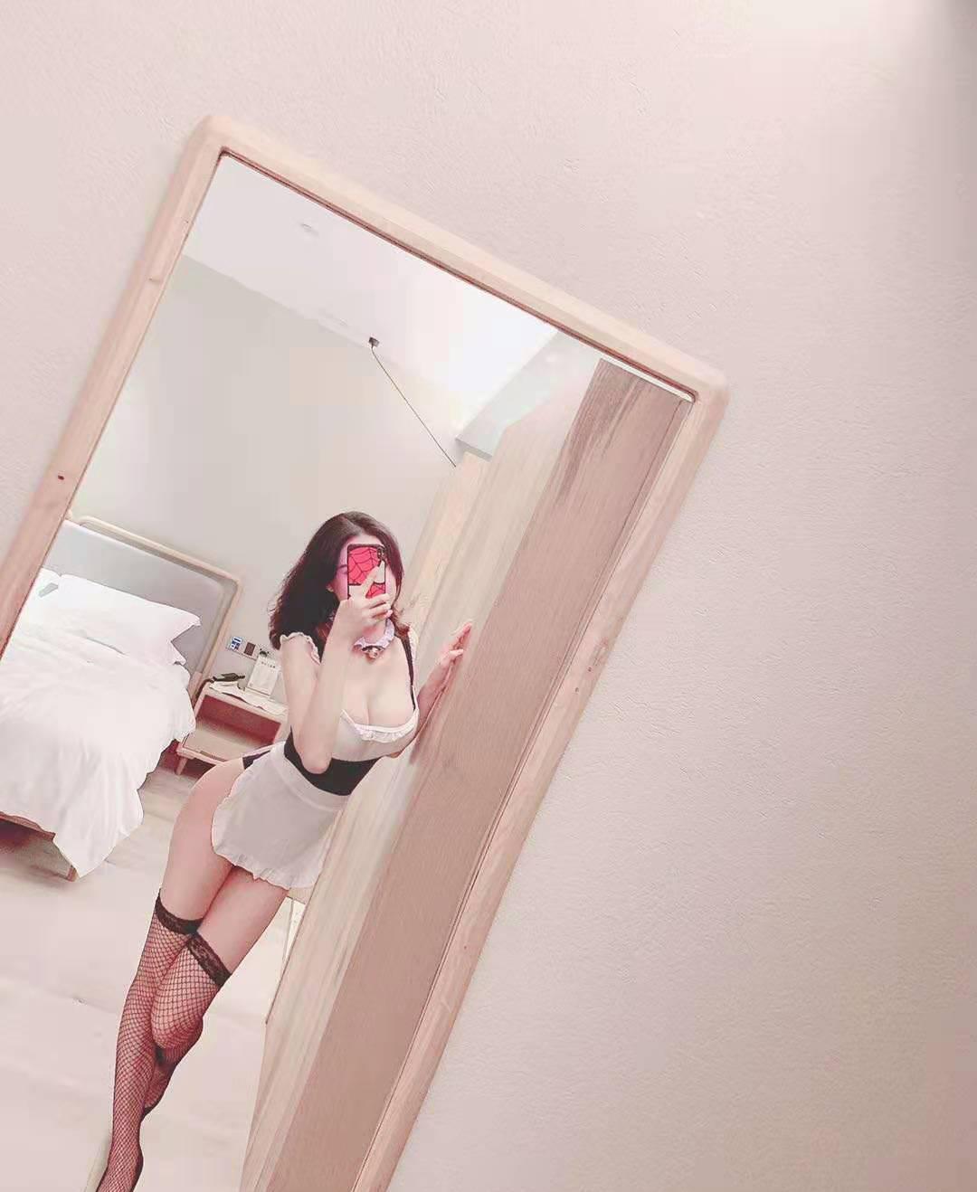 验证完一个嫩妹儿,身材好颜值在线,活也巴适得很 第1张