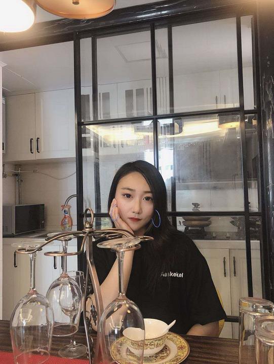 温婉可舌吻的珊珊 第1张