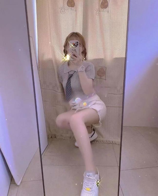 草房圣地嫩妹雪儿 第1张