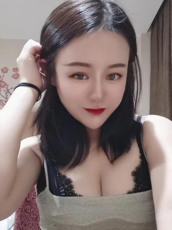 大熊甜甜美女 第1张