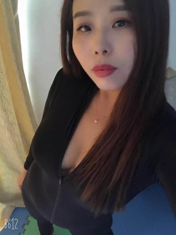 硚口区服装店老板娘 第1张