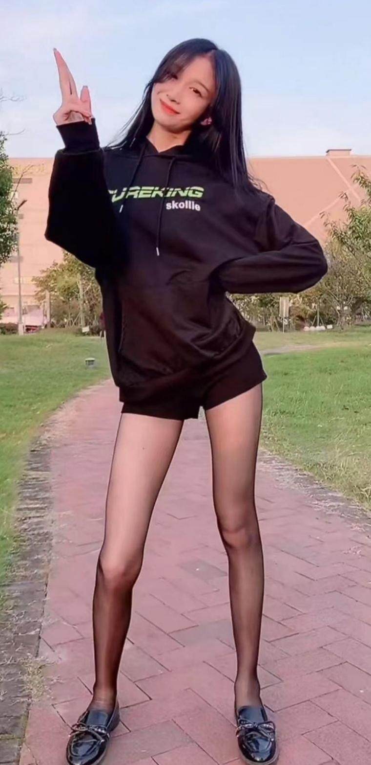 漂亮妹妹床上骚的一匹 第3张