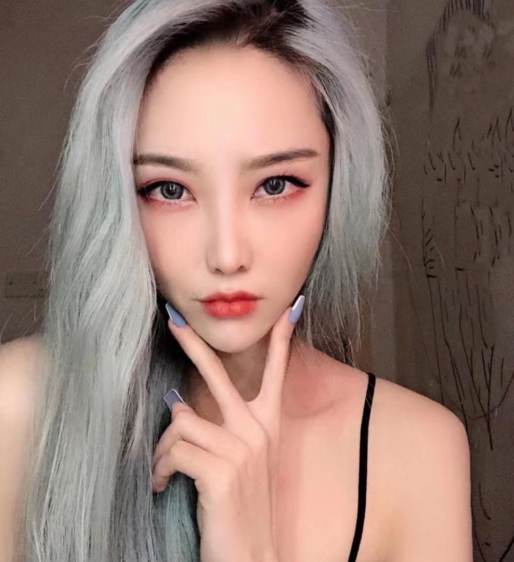 小嫩妞谨瑜，猫女性格，外表高冷实则骚主动 第4张