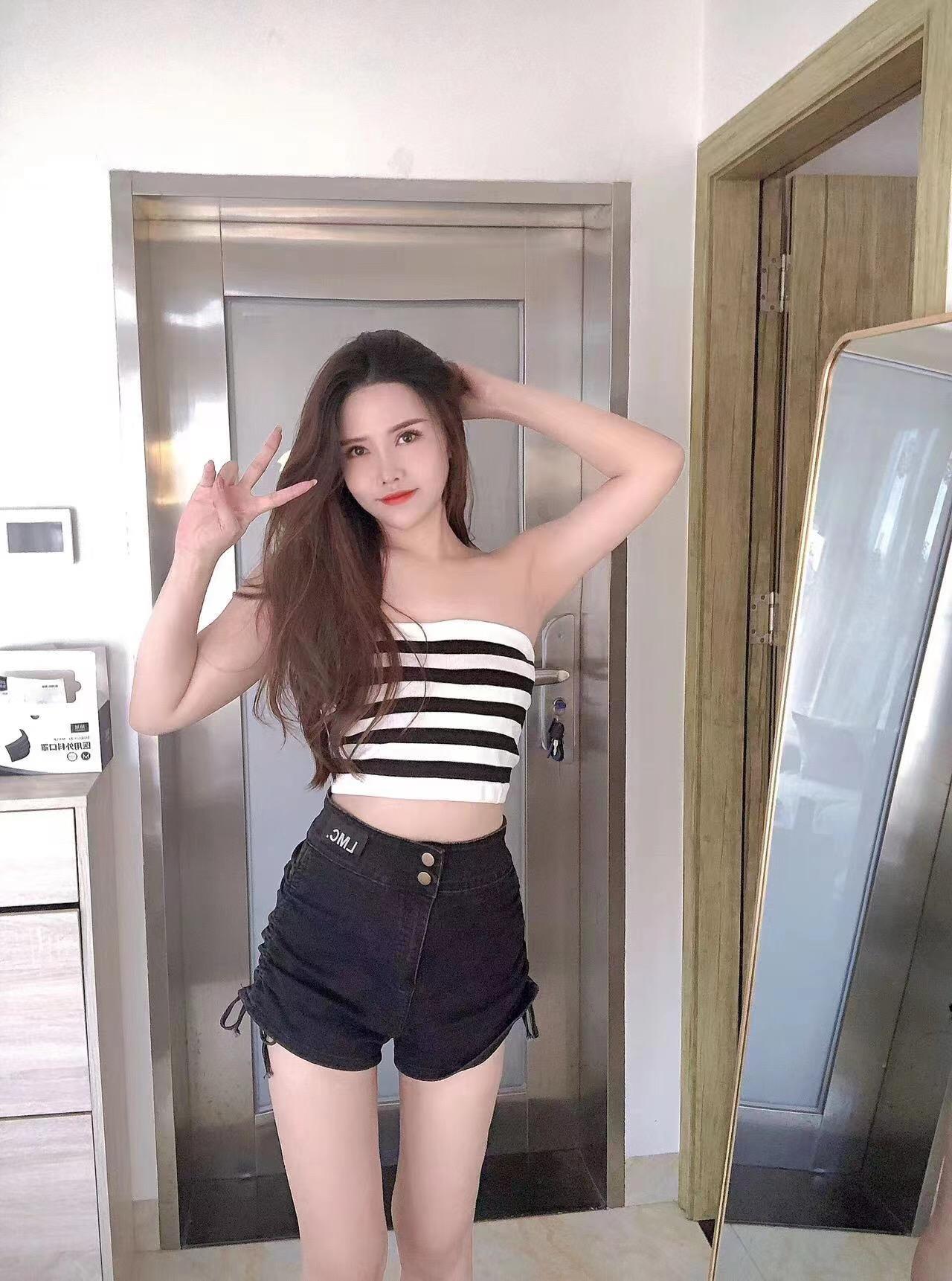 最近比较火的白梨，长腿广东妹 第4张