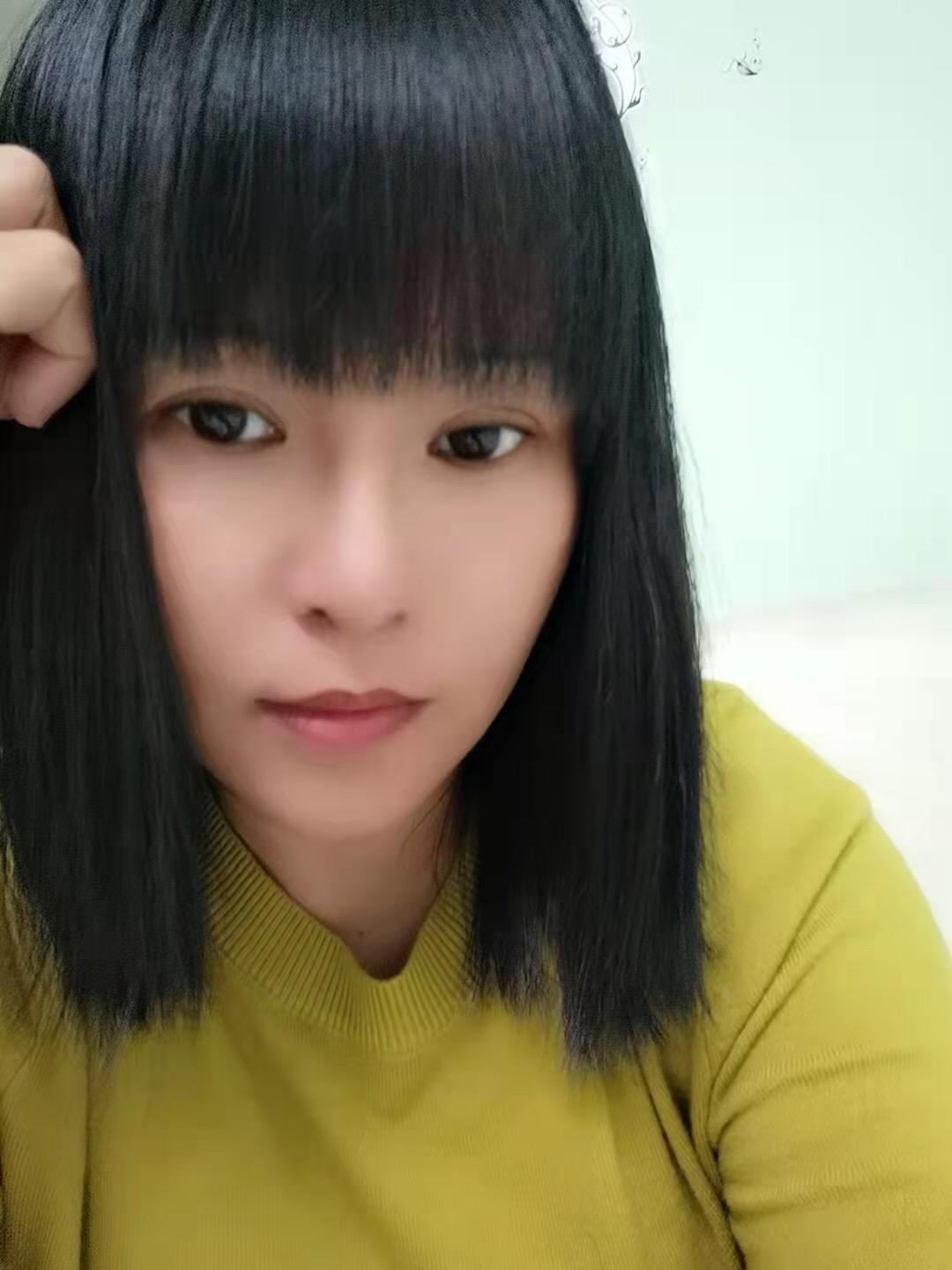 艺馆工作的清纯大胸妹子,真人比照片好看点 第1张