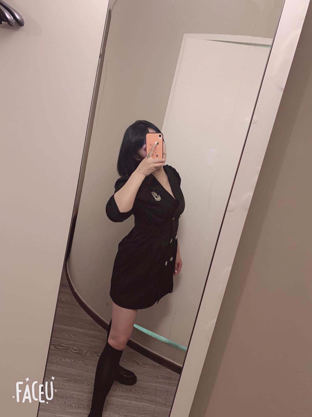 短发美女嫩逼出行 第2张