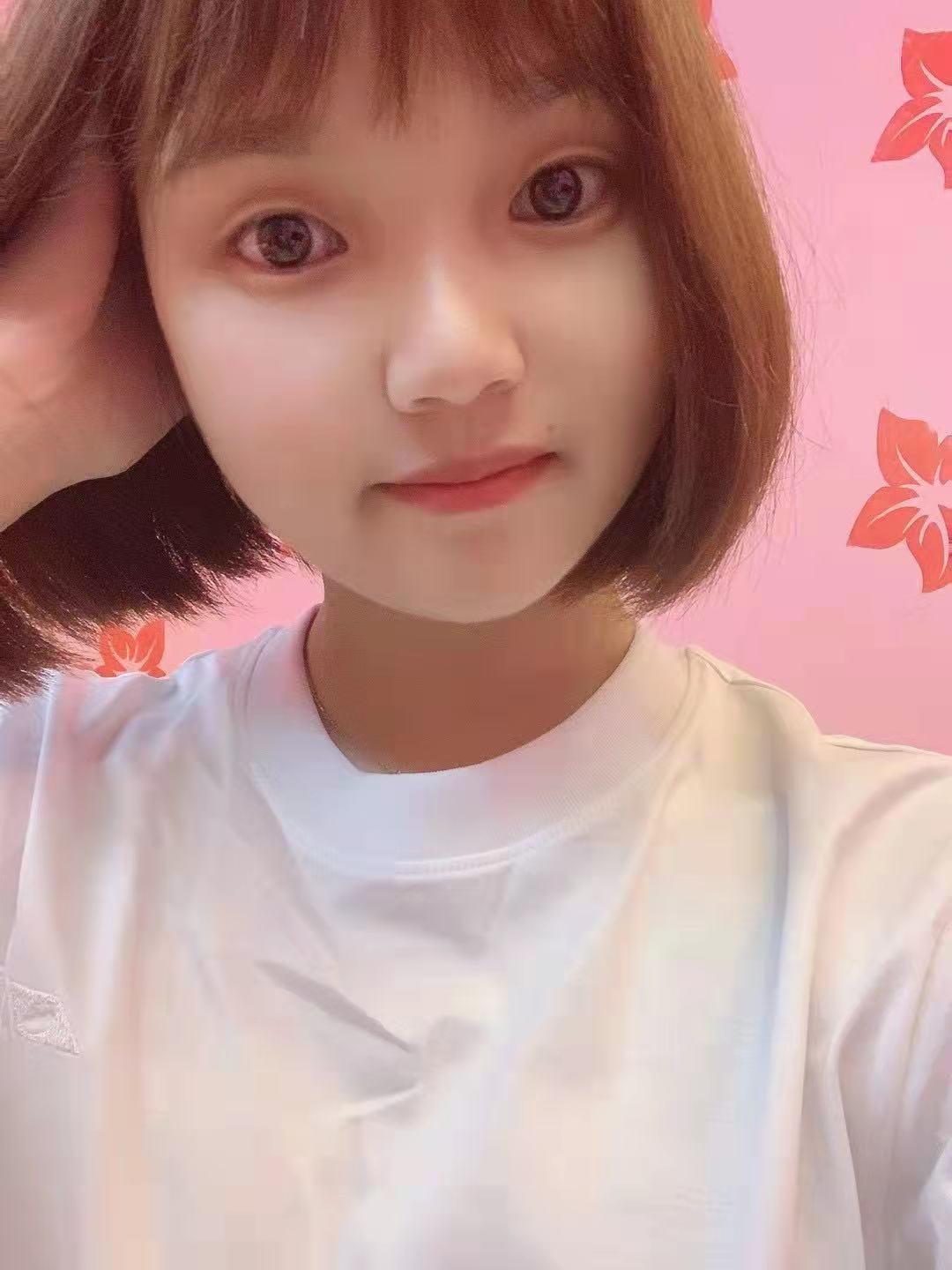 刚下水做的良家型乖乖女,白白嫩嫩的 第1张