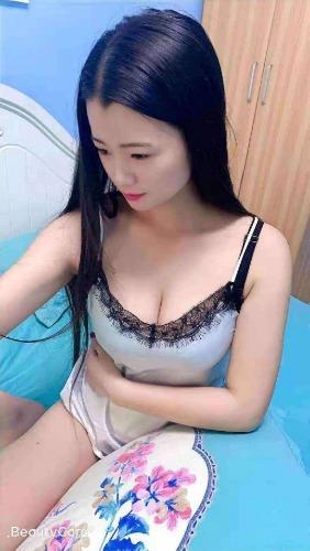 S型身材龙华甜甜 第1张